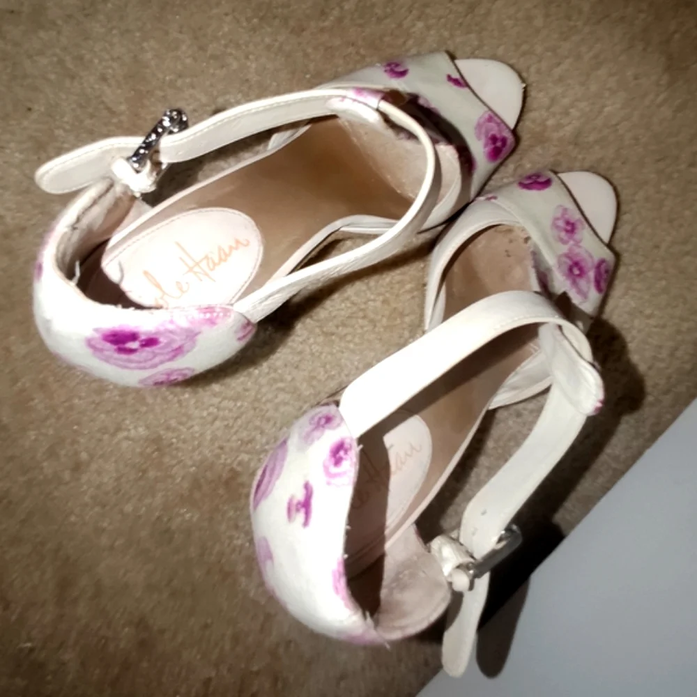 COLE HAAN Air Zoe White Leather Pansy Fabric Print Wedge